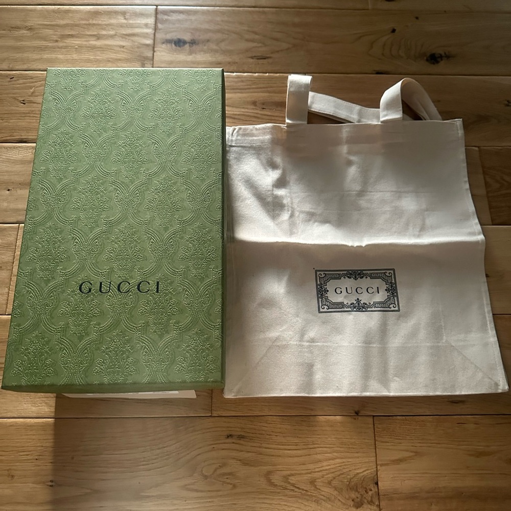 Gucci Green Box with Cream Tote